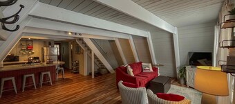 Cozy 3-bedroom cabin near beautiful Harbor Springs 