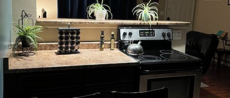 Micro-ondes, four, plaque de cuisson, lave-vaisselle