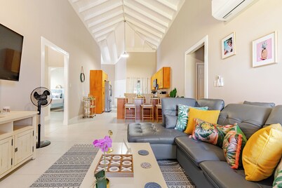 Serene Green Oasis - WiFi, AC, Hotwater and 24/7 security