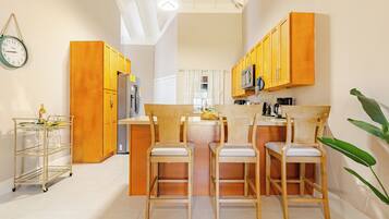 Coffee/tea maker, fridge, microwave, oven