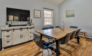 Dining - Mountain Serenity - brand new hot tub - fire pit (Hunter)