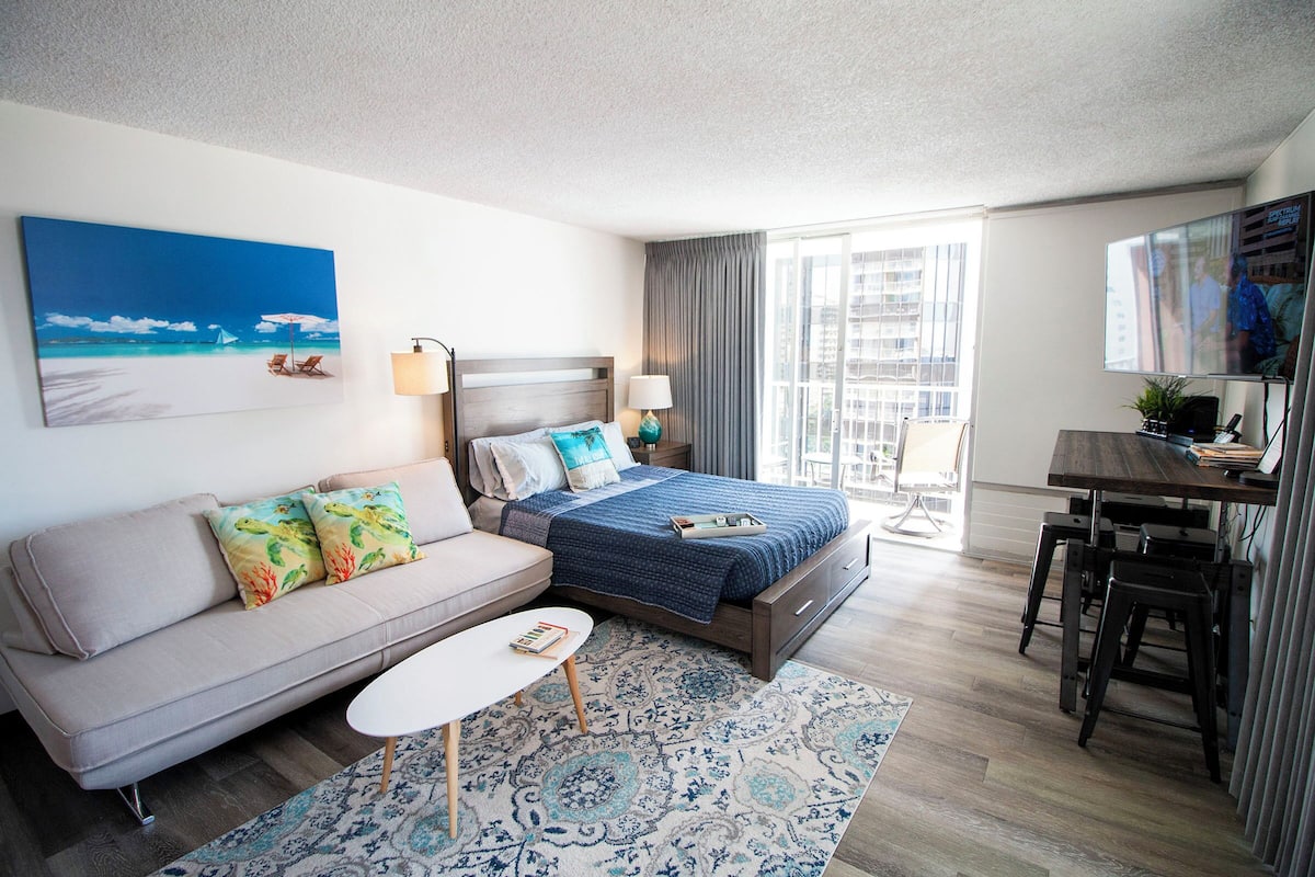 1 bedroom, individually decorated, individually furnished