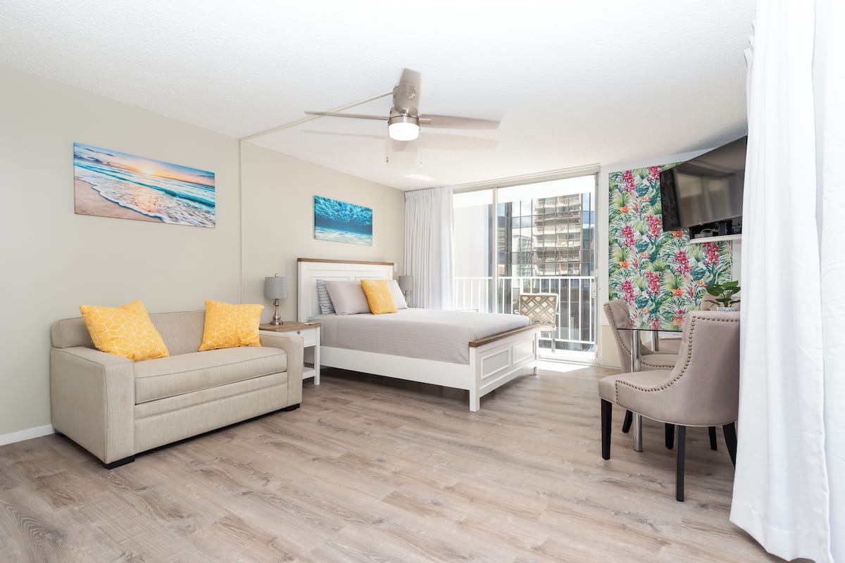 1 bedroom, individually decorated, individually furnished