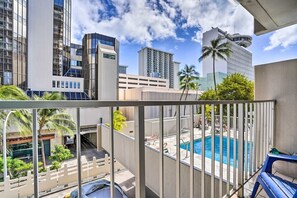 Family Studio Suite | Lanai - Marine Surf by Tropical Escapes Realty (Honolulu)