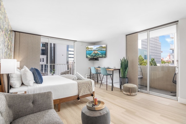 Studio Suite Desain | Didekorasi berbeda-beda dan dilengkapi dengan perabotan berbeda-beda