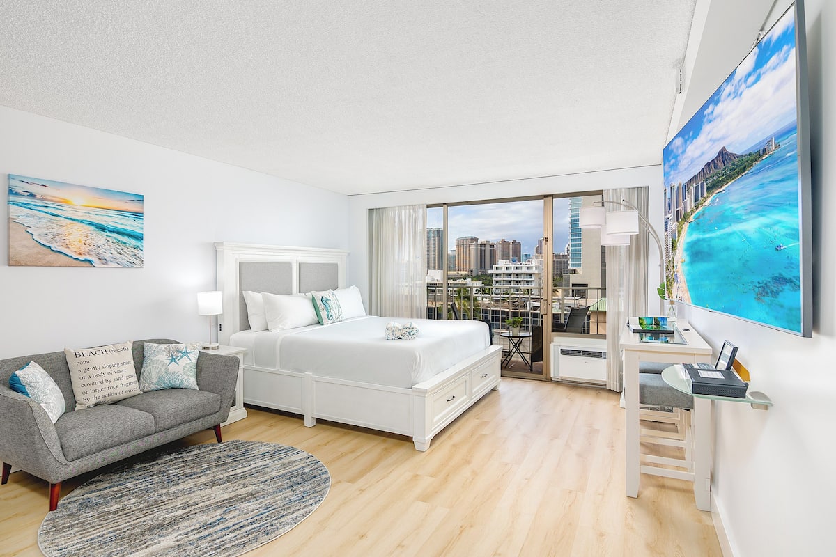 1 bedroom, individually decorated, individually furnished