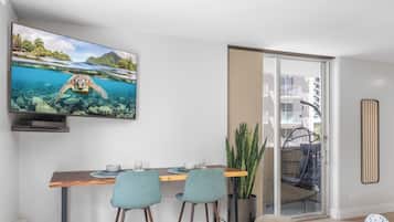 Suíte estúdio design | Opções para refeição no quarto