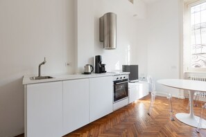 Fridge, oven, stovetop, dishwasher