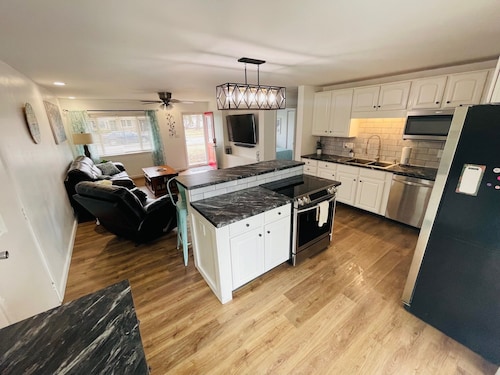  3 bedroom 1.5 bath house. Walkable to BSU and many restaurants, ping pong table