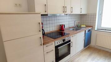 Kühlschrank, Ofen, Herdplatte, Geschirrspüler