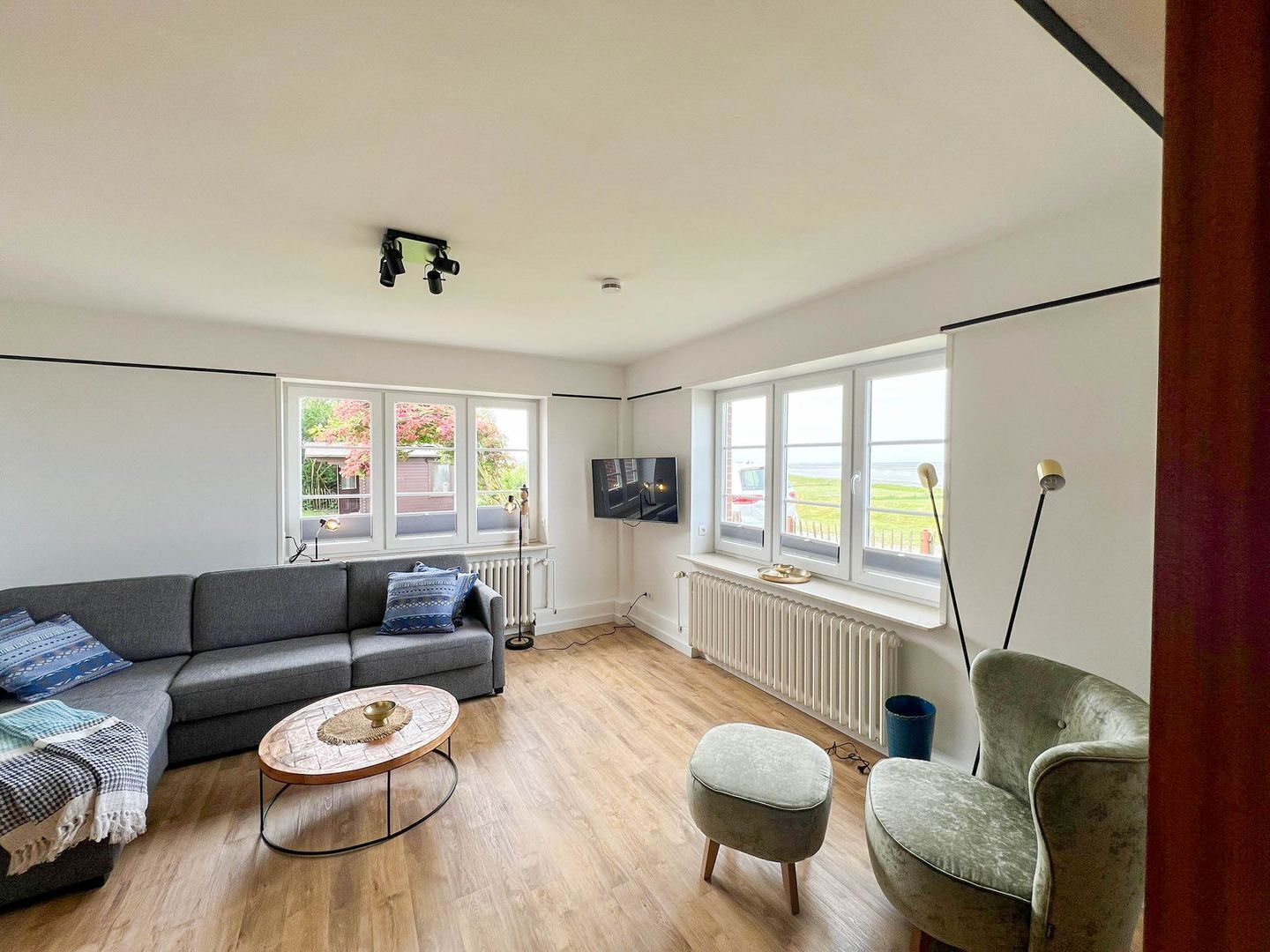 Fernseher, Stereoanlage