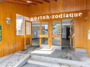 Unclassified image, 4 of 31, button - Vostok Zodiaque by Interhome (Le Corbier)
