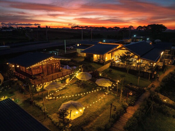 Hot tub, steam room, body treatments, hydrotherapy, aromatherapy