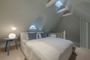 2 Schlafzimmer, Zimmersafe, Schreibtisch, Bügeleisen/Bügelbrett