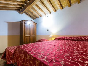 1 Schlafzimmer, Reisekinderbett, kostenloses WLAN, Bettwäsche