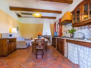 Interior - Lovely apartment for 4 guests with pool, WIFI, A/C, TV and patio (Riparbella)