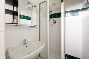 Ducha, secador de pelo, bidet