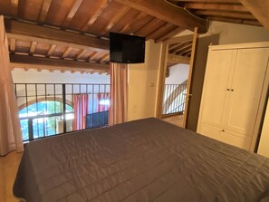 1 quarto, berço de viagem, Wi-Fi de cortesia, roupa de cama