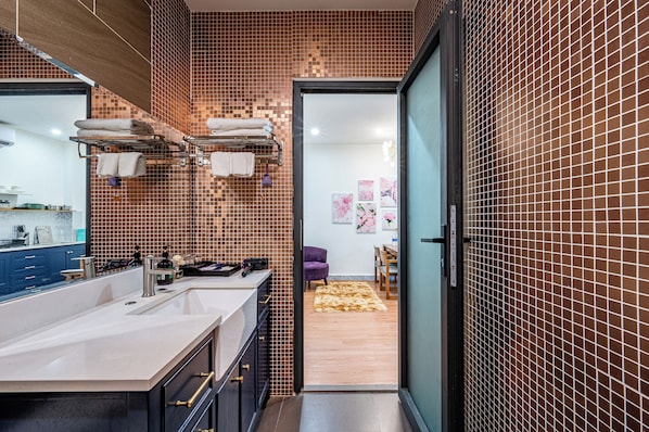 Family Apartment | Bathroom - Palas House By Cozrum (Ho Chi Minh City)