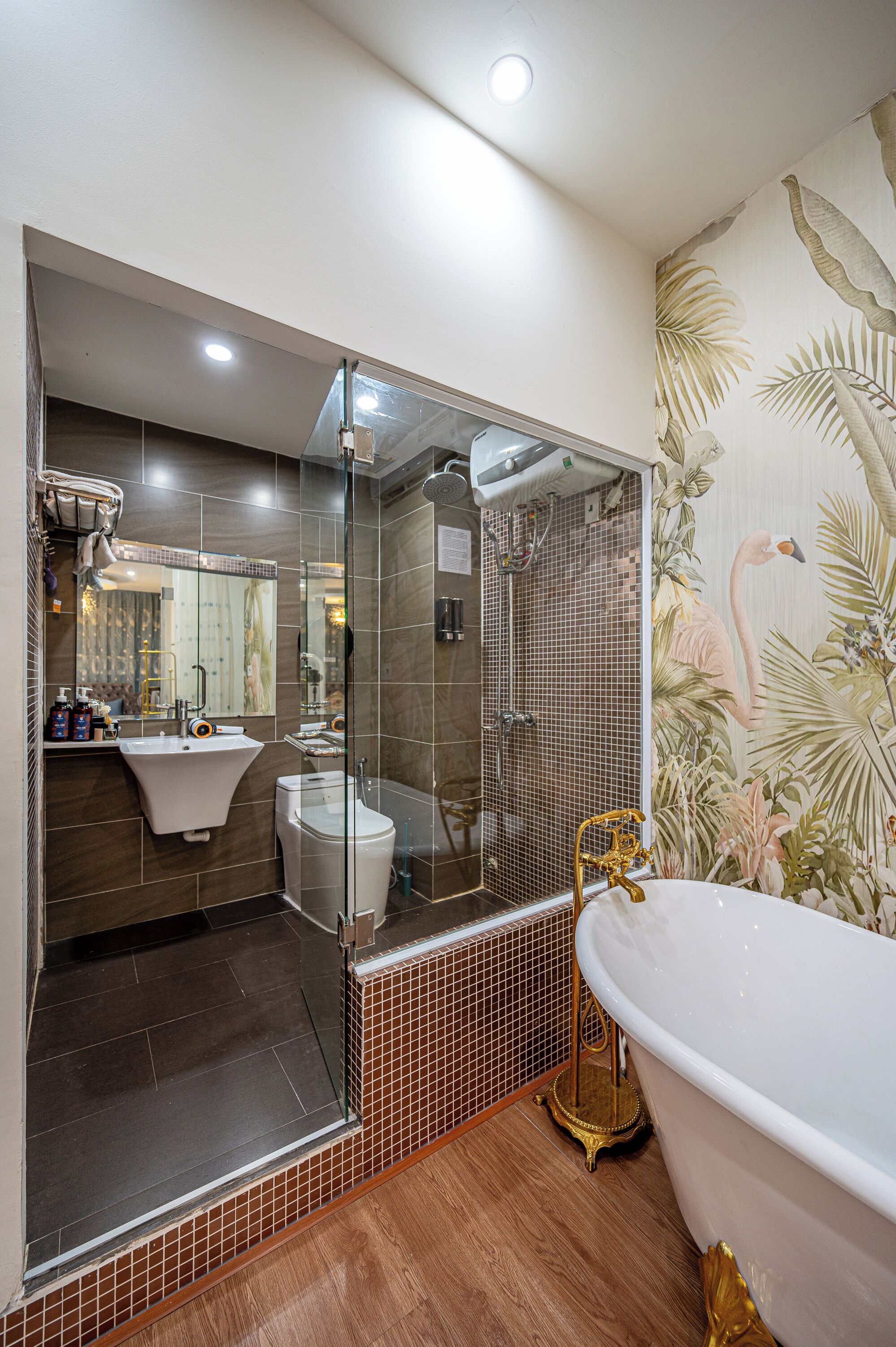 Deluxe-Doppelzimmer, Stadtblick | Badezimmer | Hausschuhe