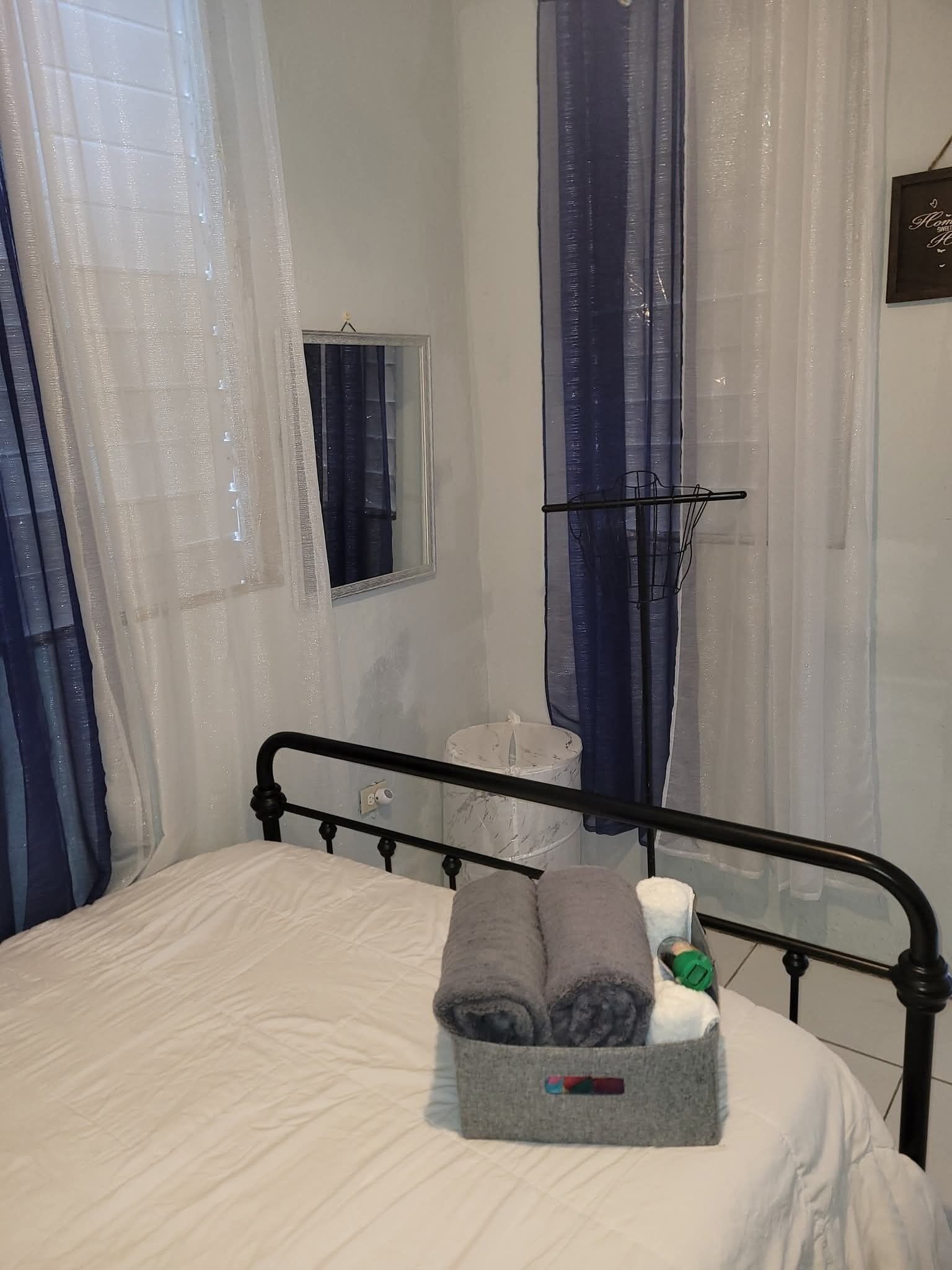 3 bedrooms, iron/ironing board, WiFi, bed sheets
