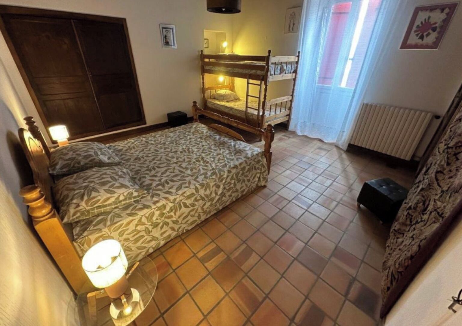 5 Schlafzimmer, Bügeleisen/Bügelbrett, kostenloses WLAN, Bettwäsche