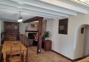 Dining - Holiday Home 'Logis De La Chambre À Blé' with Private Pool, Shared Terrace and Wi-Fi (Vanxains)