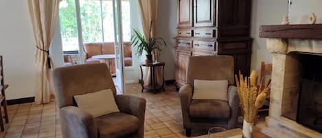 TV, fireplace, table tennis