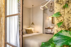 1 bedroom, free WiFi, bed sheets - Hotel 'Les Hamaques - Magnolia' with Shared Pool, Wi-Fi and Air Conditioning (Viladamat)