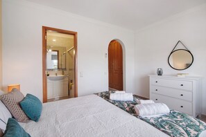 5 Schlafzimmer, Bügeleisen/Bügelbrett, kostenloses WLAN, Bettwäsche