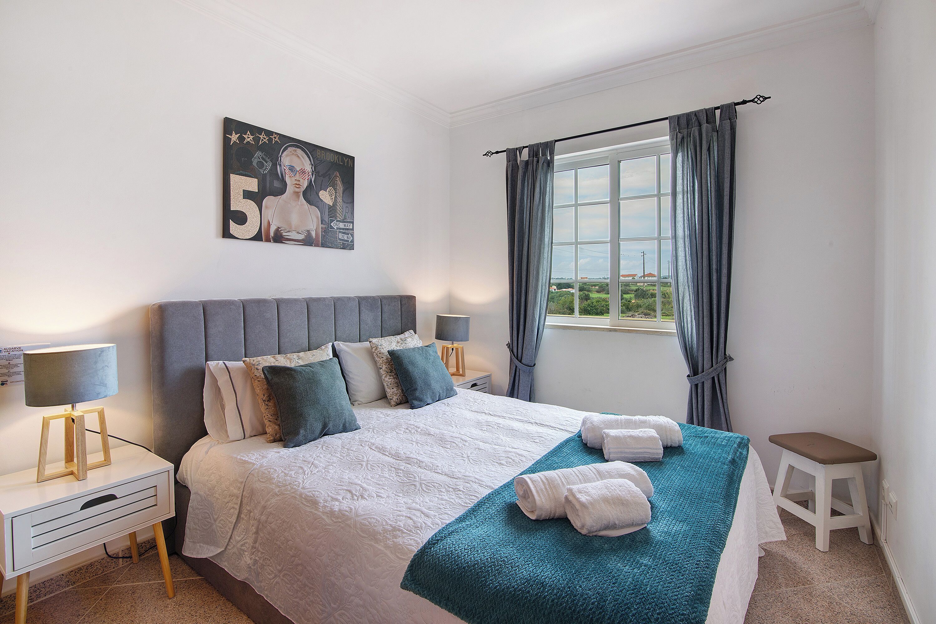 5 slaapkamers, een strijkplank/strijkijzer, gratis wifi, beddengoed