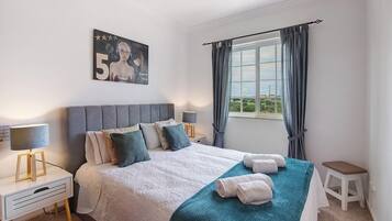 5 slaapkamers, een strijkplank/strijkijzer, gratis wifi, beddengoed
