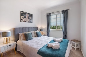 5 quartos, ferros/tábuas de passar roupa, Wi-Fi de cortesia