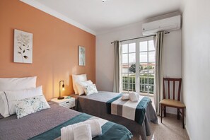 5 bedrooms, iron/ironing board, free WiFi, bed sheets