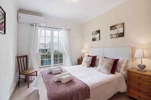 5 bedrooms, iron/ironing board, free WiFi, bed sheets