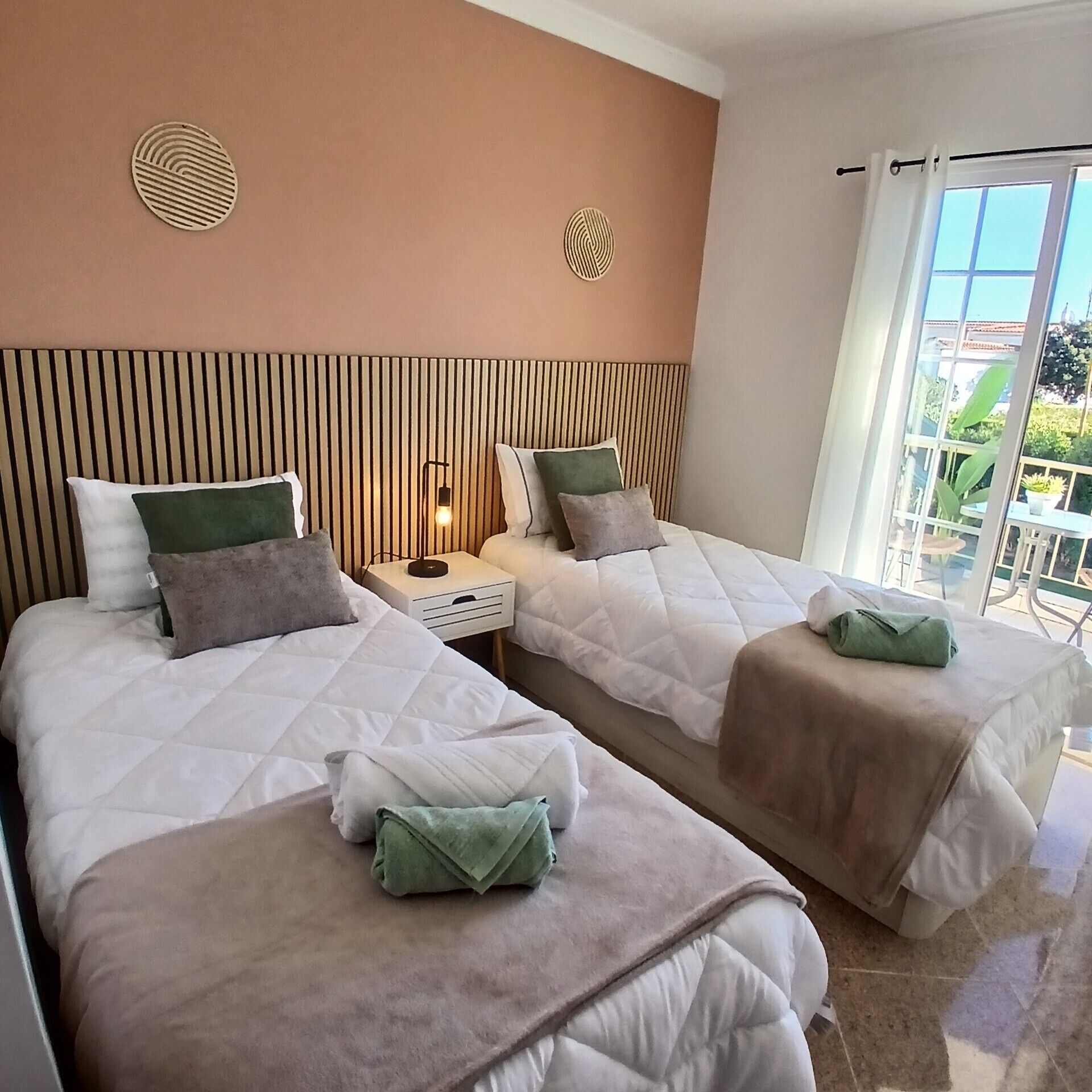 5 camere, ferro/asse da stiro, Wi-Fi gratuito, lenzuola