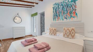 3 slaapkamers, een strijkplank/strijkijzer, gratis wifi, beddengoed