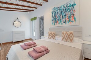 3 bedrooms, iron/ironing board, free WiFi, bed sheets