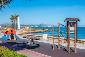 Children’s area - Apartment 'Can Picafort Apartamento Centrico' with Sea View, Wi-Fi and Air Conditioning (Can Picafort)