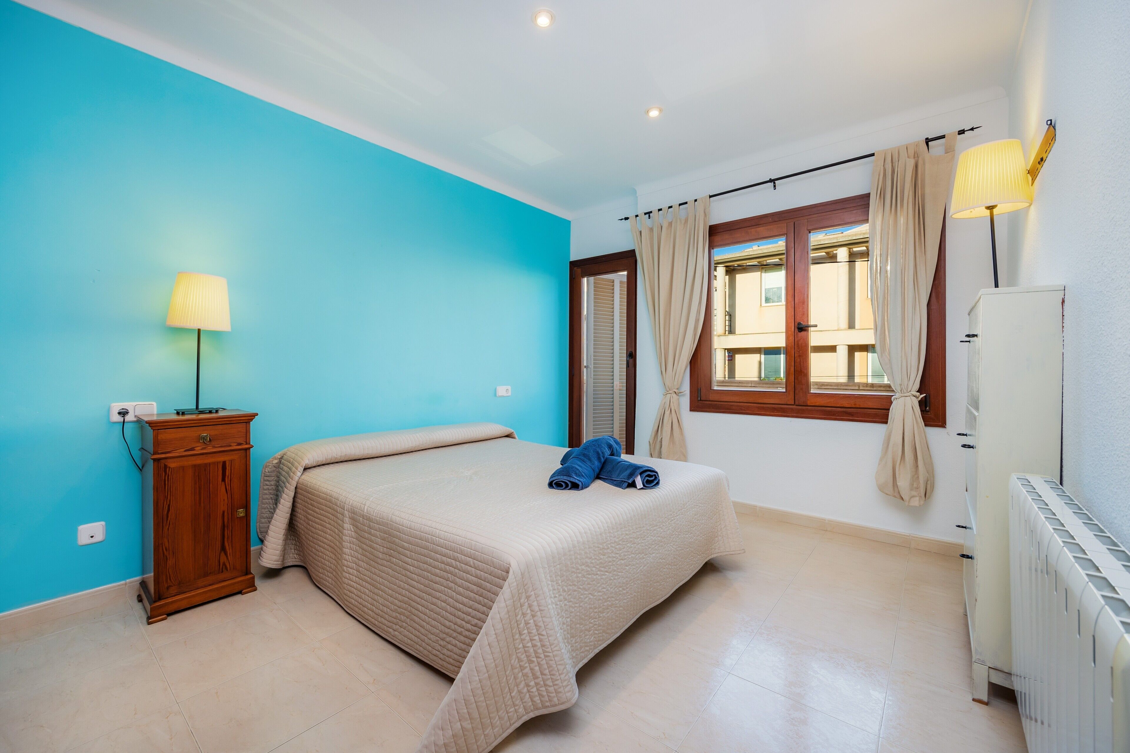 4 bedrooms, iron/ironing board, free WiFi, bed sheets