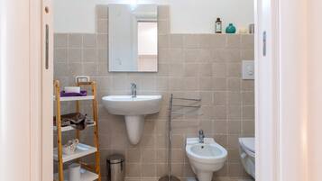 Doccia, asciugacapelli, asciugamani