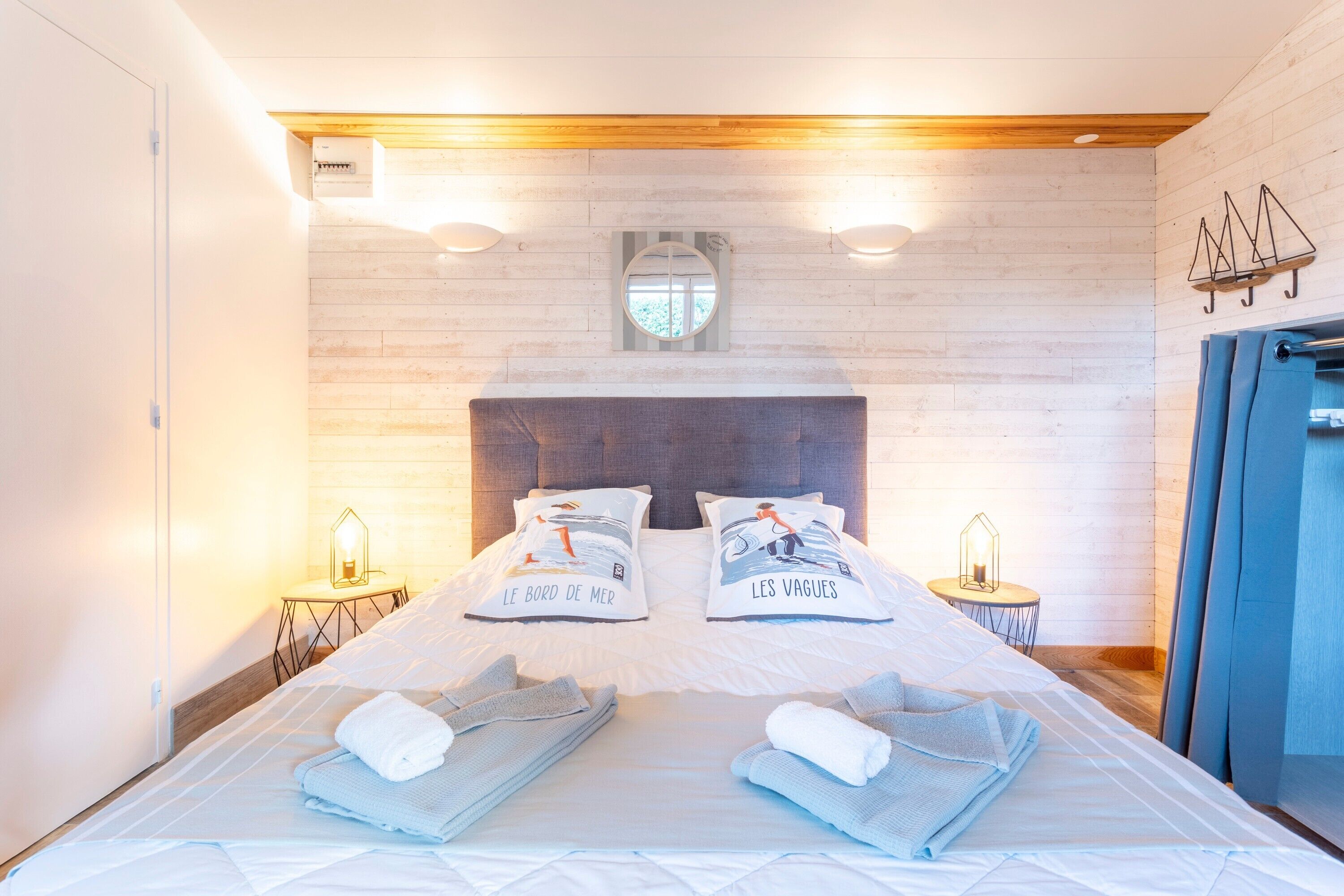 1 chambre, fer et planche à repasser, draps fournis