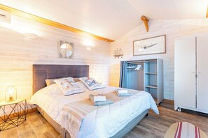 1 chambre, fer et planche Ă repasser, draps fournis