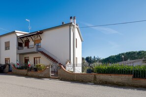 Exterior - Apartment 'Appartamento Casa Rita' with Balcony and Wi-Fi (San Giovanni delle Contee)