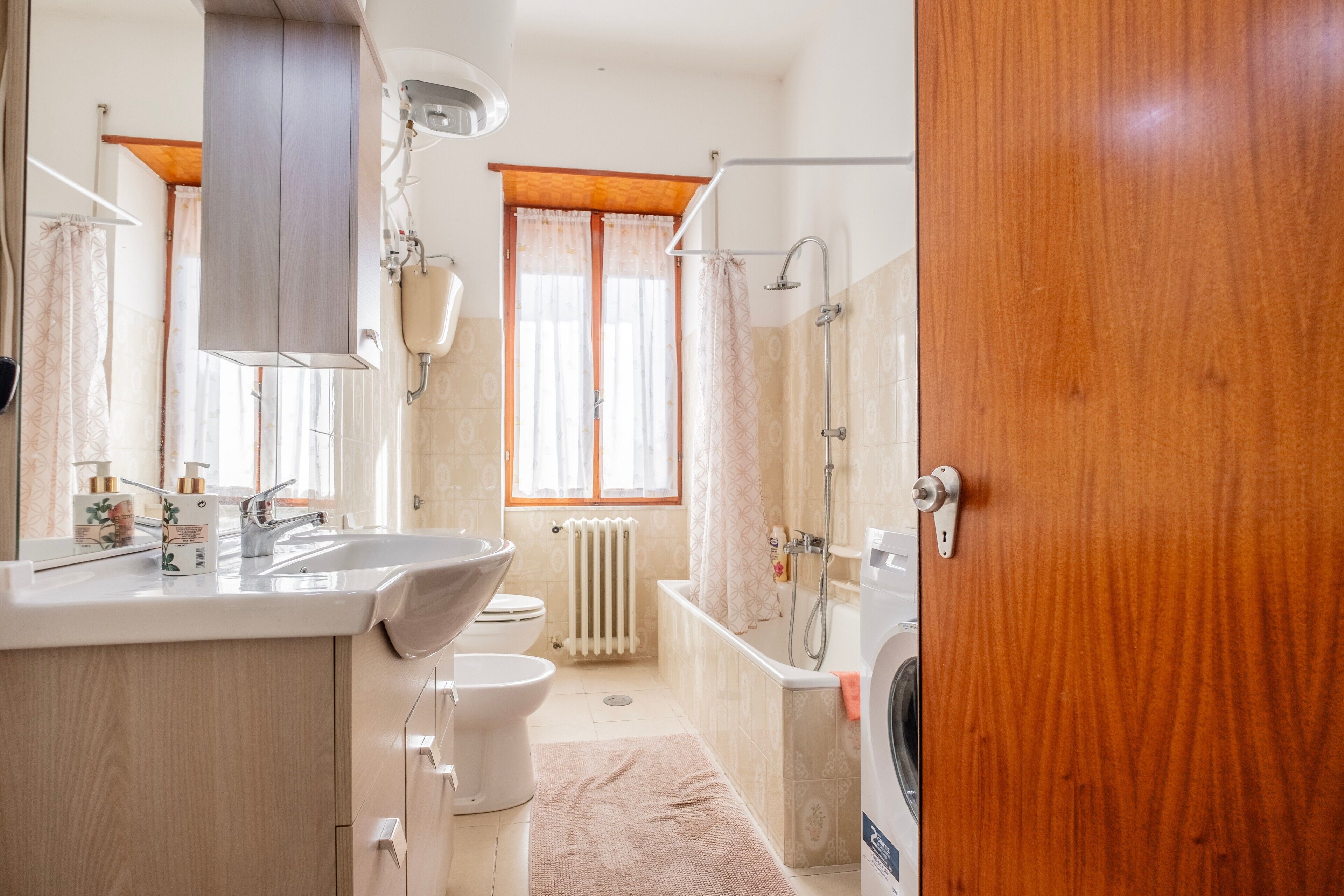 Een douche, een haardroger, handdoeken