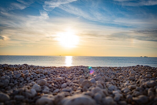 Una playa cerca