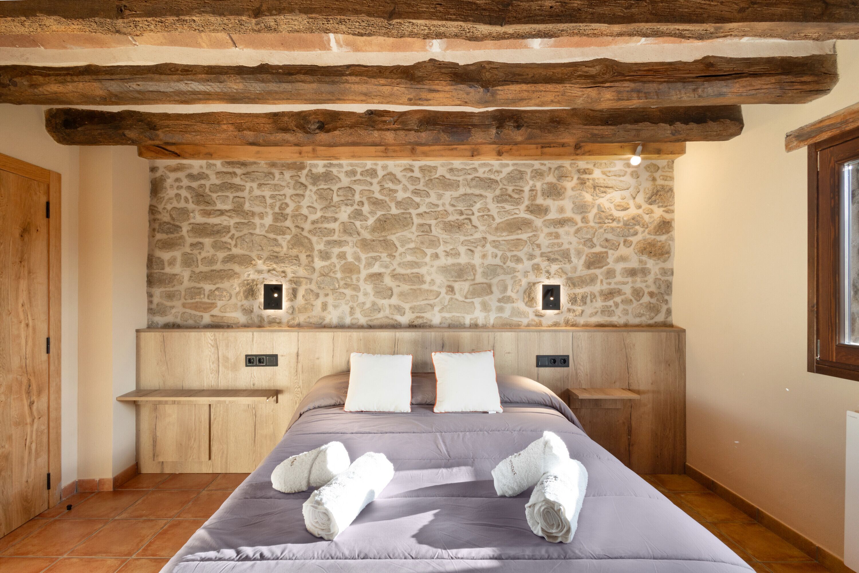 6 bedrooms, iron/ironing board, free WiFi, bed sheets