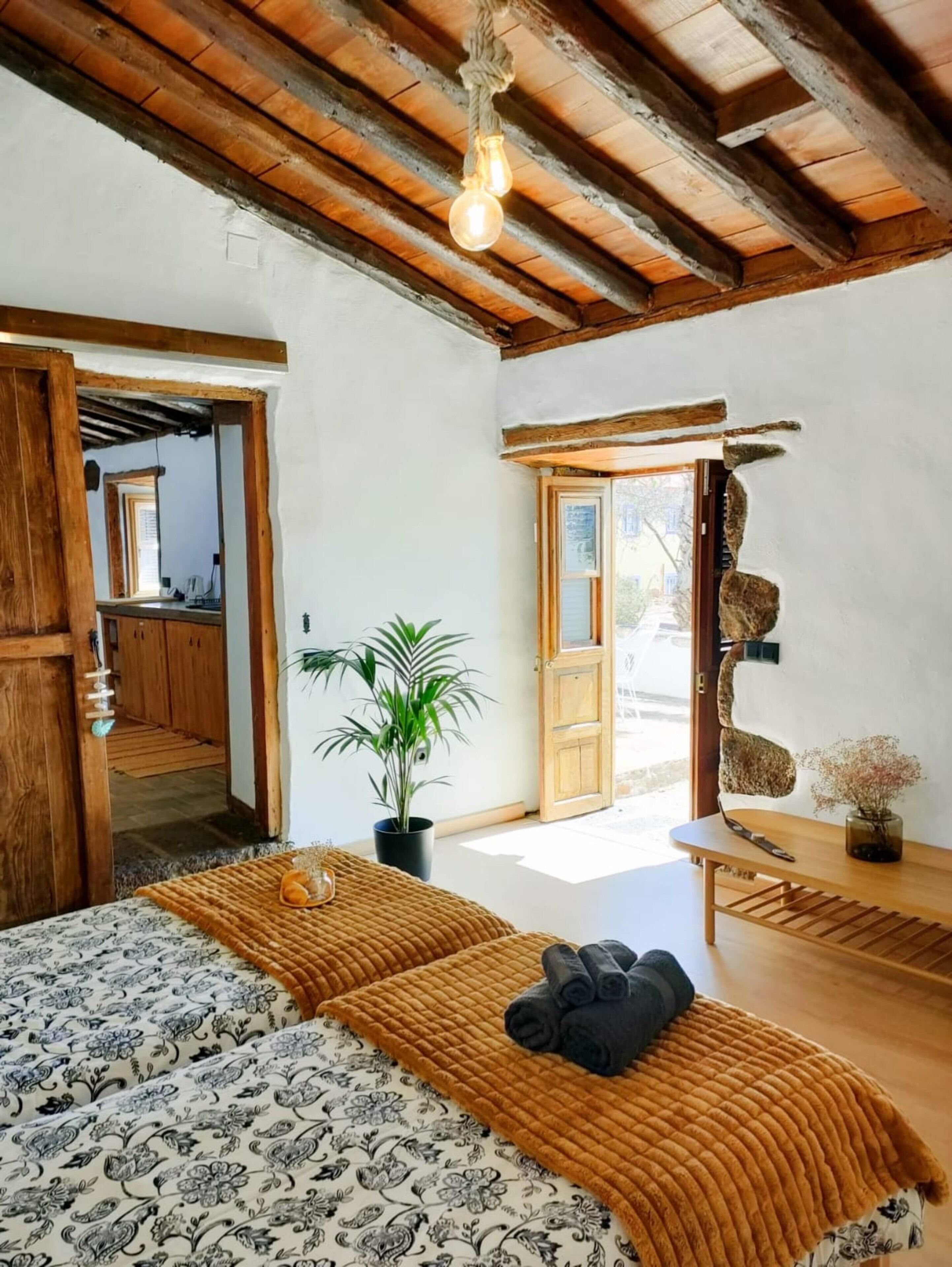 2 slaapkamers, een strijkplank/strijkijzer, gratis wifi, beddengoed