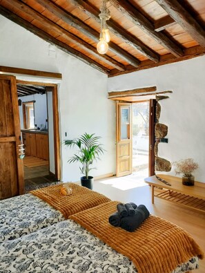 2 slaapkamers, een strijkplank/strijkijzer, gratis wifi, beddengoed