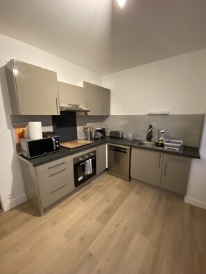 Fridge, microwave, oven, dishwasher